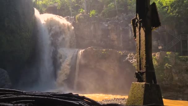 Vodopád Tegenungan Ostrov Bali Indonésie Silný Pád Hluboko Deštném Pralese — Stock video