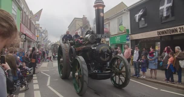 People Watching Steam Powered Road Locomotive Trevithick Day Camborne England — Wideo stockowe