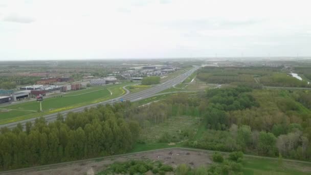 オランダ ヨーロッパのA6高速道路や高速道路のパノラマの空中ドローンビュー — ストック動画