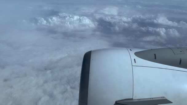 Traveling Airplane View Its Engine Cloudy White Sky Porto Portugal — стокове відео