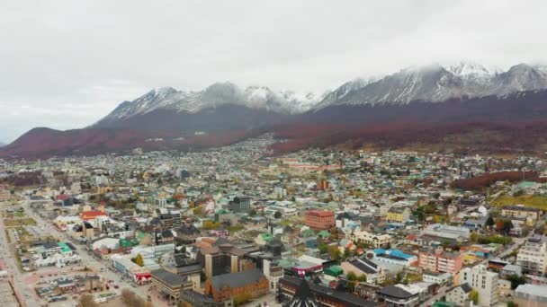 Harci Hegyvonulat Ushuaia City Felett Becenevén Világ Vége Argentínában Antenna — Stock videók