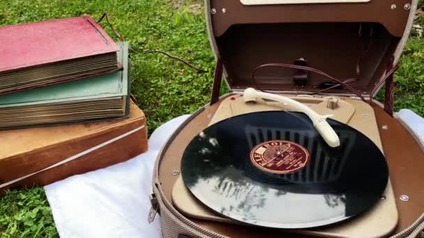 Vieux Tourne Disque Rétro Des Années 1950 1960 Est Utilisé — Video