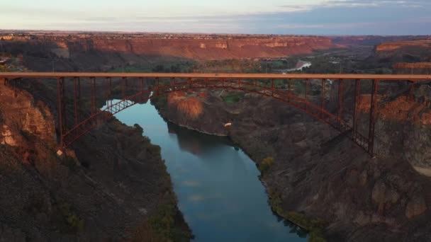 Clip Dron Puente Base Saltando Sobre Puente Perinne Dosel Luego — Vídeo de stock