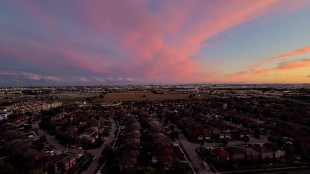 Puesta Sol Sobre Toronto Hermosas Coloridas Nubes Amplio Tiro — Vídeos de Stock