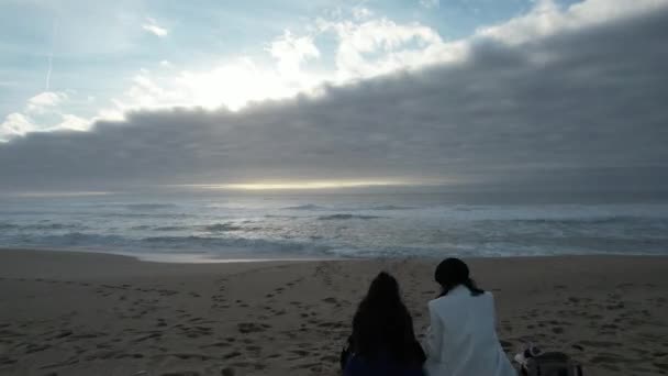 구름의 해변에 — 비디오