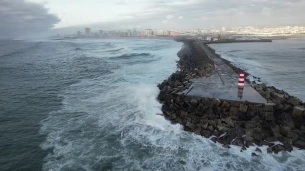 Vlny Narážející Vzduchu Pobřeží Oceánu — Stock video