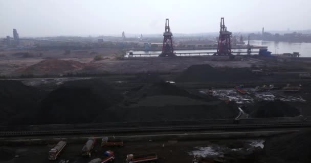 Industry Coal Mining Terminal Mangalore Port India Aerial Slide Shot — Vídeo de stock
