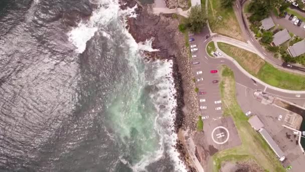 Zdjęcia Lotnicze Lotu Ptaka Nad Morzem Miejskiego Wybrzeża — Wideo stockowe