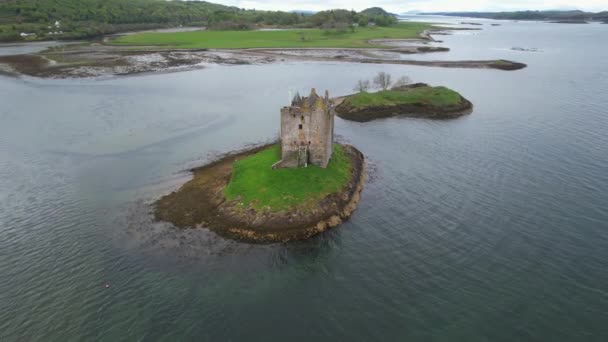 Disparo Aéreo Drones Rotativos Vista Aérea Castle Stalker Escócia Castle — Vídeo de Stock