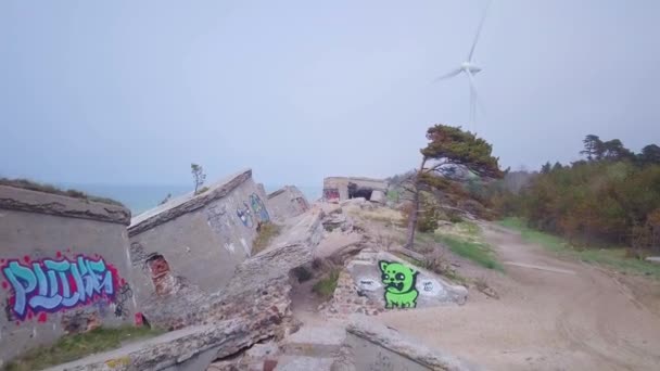 Widok Lotu Ptaka Opuszczonych Nadmorskich Fortyfikacji Karosta Northern Forts Plaży — Wideo stockowe