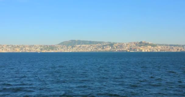 Neapel City Fastlandet Från Färja Båt Segling Blå Havet Italien — Stockvideo