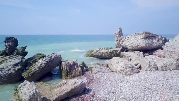 Luchtfoto Van Verlaten Versterkte Gebouwen Aan Kust Bij Karosta Northern — Stockvideo