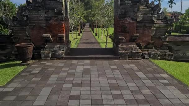 Hindu Templom Zöld Park Kapuja Bali Sziget Indonézia Taman Ayun — Stock videók