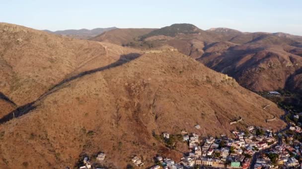 Amplia Antena Sobre Árido Paisaje Montañoso Nuevo México — Vídeo de stock