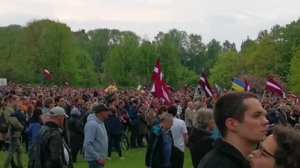 Marcha Protesto Pela Demolição Monumento Soviético Dos Libertadores Riga — Vídeo de Stock