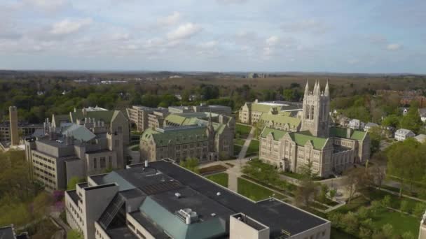 Cinematic Establishing Shot Boston College Campus Library — Vídeo de stock