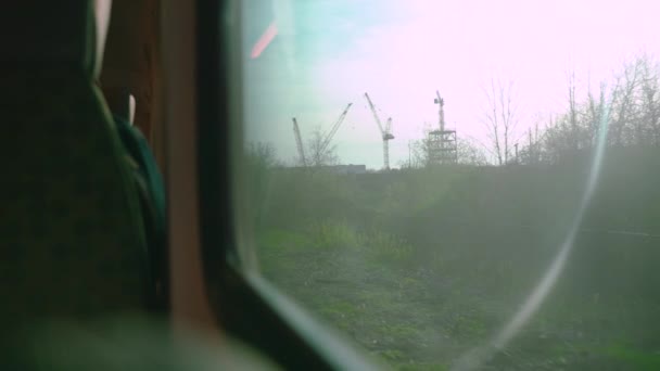 Pohled Sedadla Osobní Vlak Ranní Dojíždění Jak Cestuje Soustřeď Projíždějící — Stock video