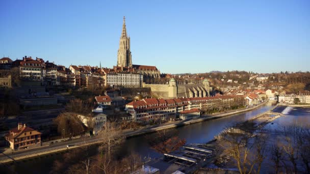 Gökyüzünde Aare Nehrine Bakan Gotik Vaiz Katedrali Ile Eski Bern — Stok video