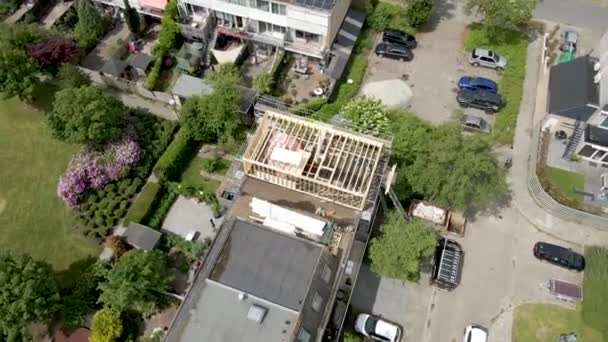 Повітряний Дерев Яний Каркас Даху Споруди Будується Заміському Районі — стокове відео