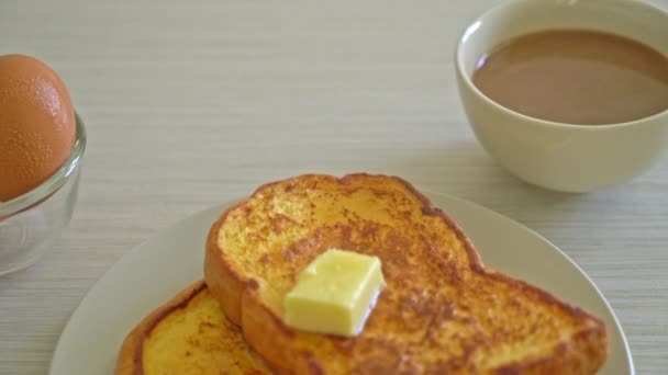 Γαλλική Φρυγανισμένη Βούτυρο Και Μέλι Για Πρωινό — Αρχείο Βίντεο