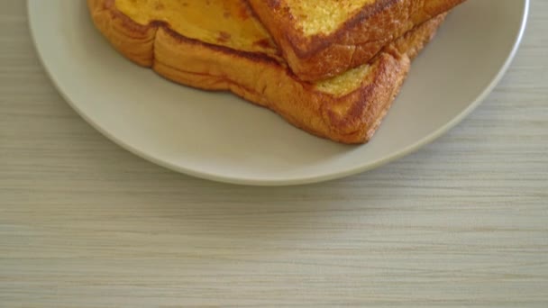 Französisch Mit Butter Und Honig Zum Frühstück — Stockvideo