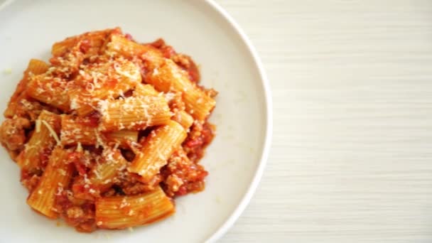 Bolognese Rigatoni Ζυμαρικά Τυρί Παραδοσιακά Ιταλικά Ζυμαρικά — Αρχείο Βίντεο