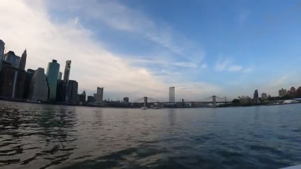 Passando Sotto Creste Nella Città New York — Video Stock