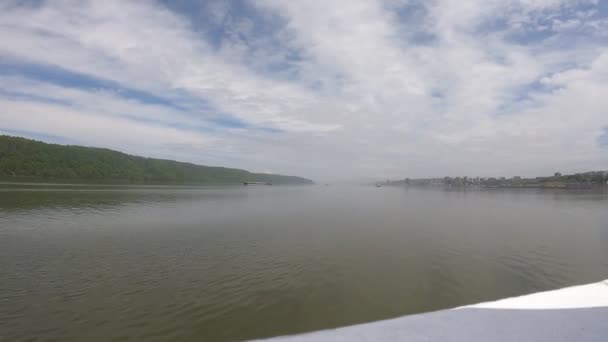 New York Hudson Nehri Giden Bir Teknenin Hızlandırılmış Görüntüsü — Stok video