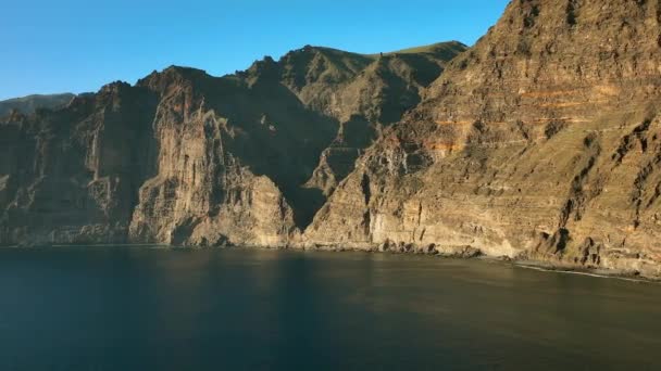 Luchtfoto Van Beroemde Kliffen Acantilados Los Gigantes Tenerife Canarische Eilanden — Stockvideo