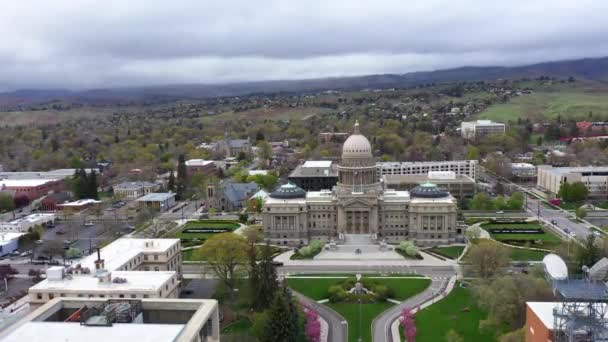 Front Entrance Boise Idaho State Capitol Aerial View Flying Building — Vídeo de stock