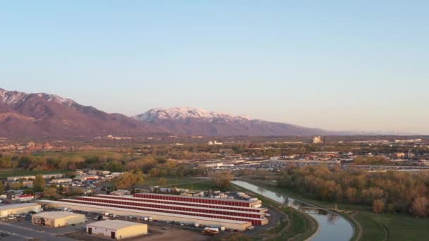 Área Industrial Ogden Utah Com Unidades Armazenamento Canal Água Aves — Vídeo de Stock