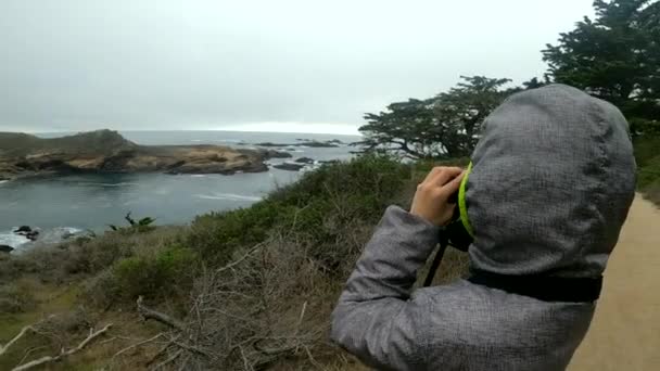 Child Binoculars Exploring Nature — Stock videók