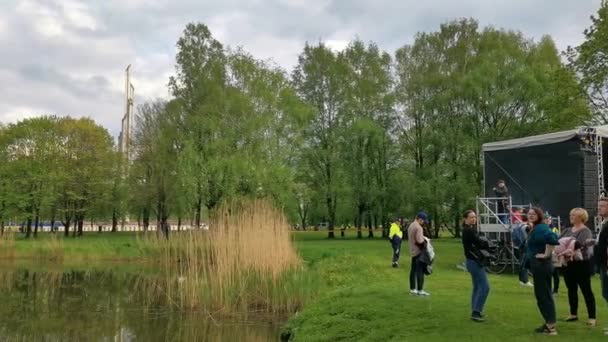 Manifestação Pela Remoção Monumento Soviético Riga Letónia — Vídeo de Stock