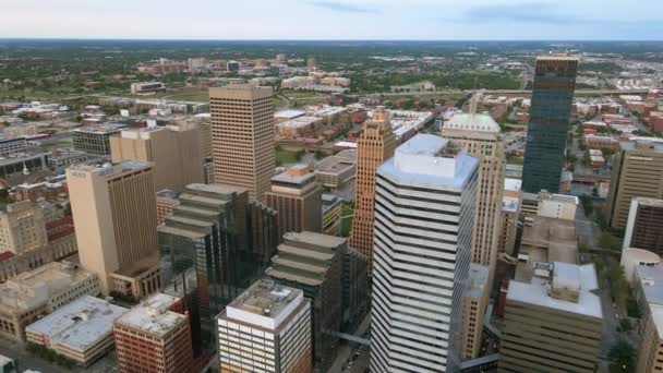Luftaufnahme Von Wolkenkratzern Der Innenstadt Von Oklahoma City Rückzug Drohnenschuss — Stockvideo