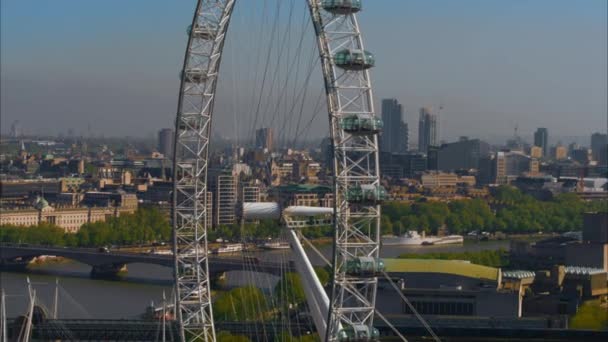 Vue Aérienne Roue Des Yeux Londres Tamise Des Bâtiments Commerciaux — Video