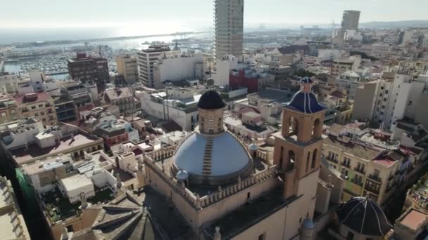 Blauwe Koepel Van Historische Sint Nicolaas Kathedraal Alicante Antenne Boog — Stockvideo