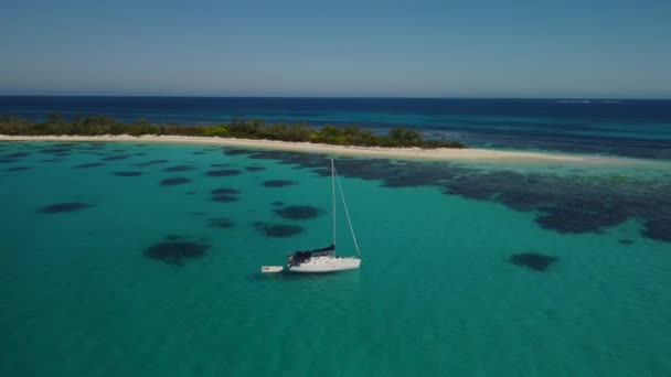 Aerial Parallax Sailboat Anchored Calm Cove Small Island Isle Pines — Stock Video