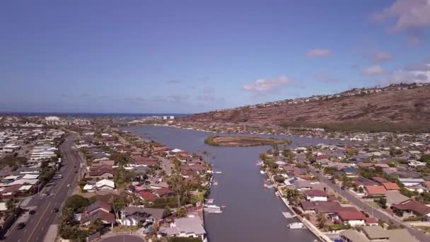 Luchtfoto Van Kuapa Vijver Met Wolken Blauwe Luchten Die Naar — Stockvideo