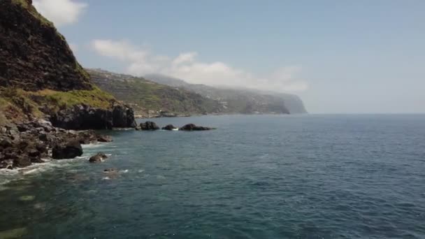 Går Gjennom Buen Sjøen Ved Ponta Sol Madeira Skutt Dji – stockvideo