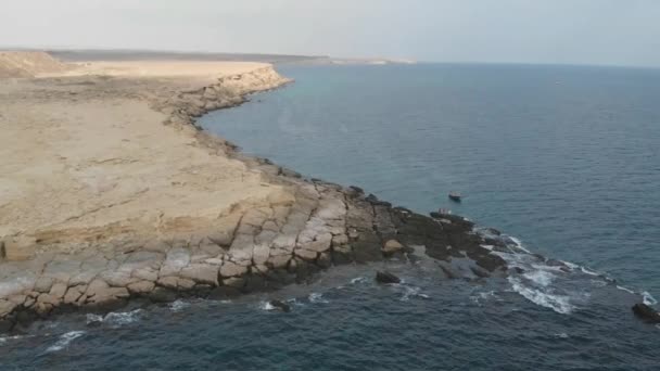 Luchtfoto Van Mooi Leeg Stenen Strand Bij Jiwani Strand Balochistan — Stockvideo