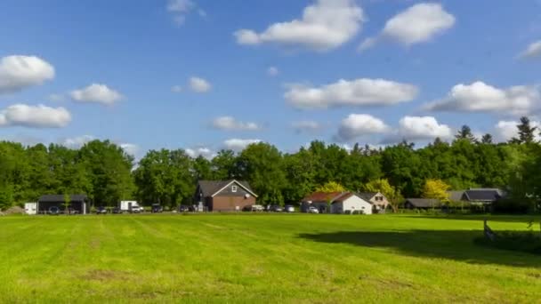 Time Lapse Busy Farms Green Meadows Forearground Clouds Passing Sky — Αρχείο Βίντεο