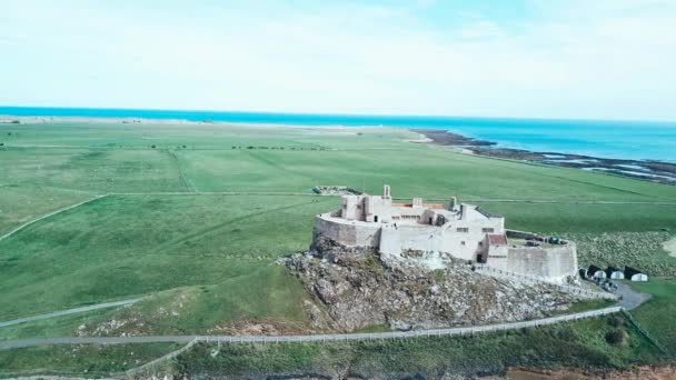 Castillo Lindisfarne Costa Northumberland — Vídeos de Stock