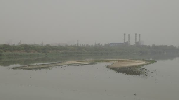 Low Water Level Observed Polluted Yamuna River Hot Summer Day — Stock Video