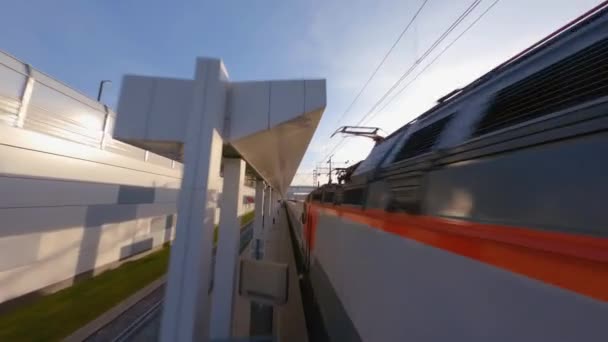 Fpv Drone Výstřel Létání Blízkosti Vlaku Zaparkovaného Nádraží Moskvě Rusko — Stock video
