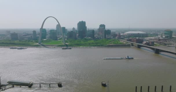 Downtown Louis Missouri Och Mississippi Floden Sett Antenn Drönare Film — Stockvideo
