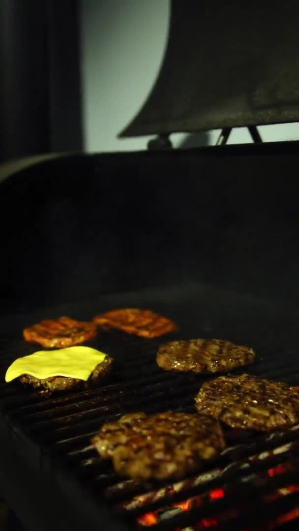 Fermer Vue Barbecue Barbecue Cuisine Burger Pains Viande Fromage Avec — Video