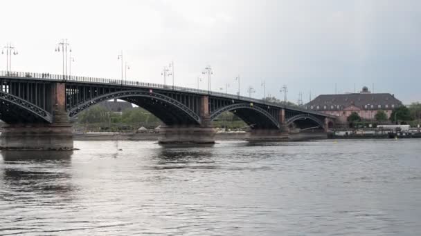 Ponte Theodor Heuss Mainz Alemanha Num Dia Nebuloso Primavera Vista — Vídeo de Stock