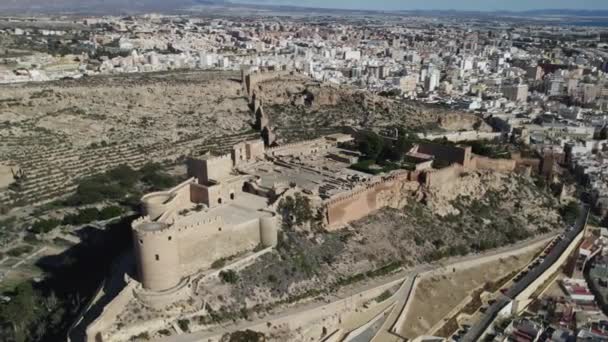 Alcazaba Von Almeria Mit Der Küste Hintergrund Andalusien Spanien Luftzirkel — Stockvideo