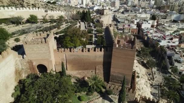 Drone Vliegt Rond Torens Van Almeria Complex Versterkt Spanje Omloop — Stockvideo