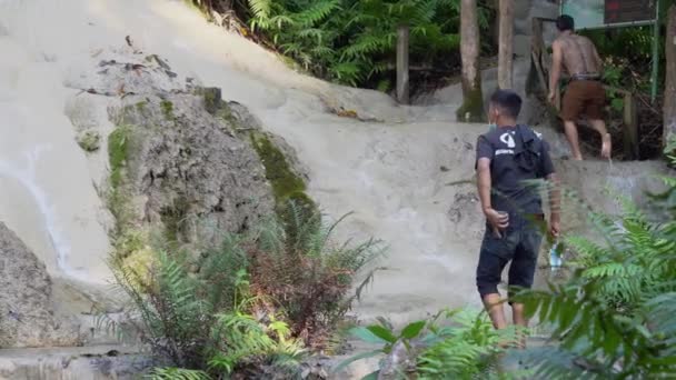 Thai Local Enjoy Day Bua Tong Sticky Waterfalls Chiang Mai — Video